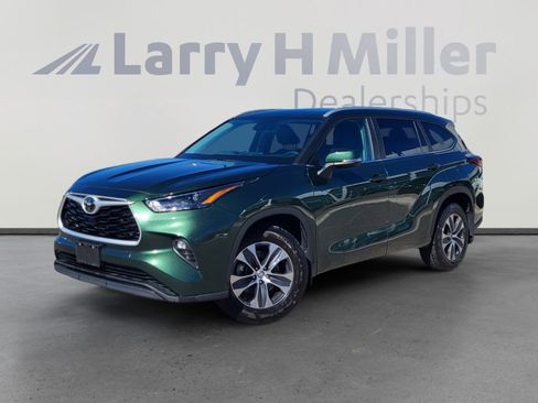 Used 2024 Toyota Highlander XLE image 1