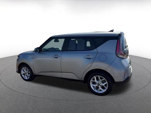 Used 2025 Kia Soul LX w/ LX Technology Package FWD image 10
