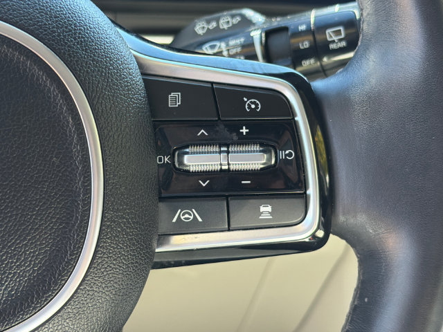 Used 2023 Kia Carnival SX Prestige FWD image 25