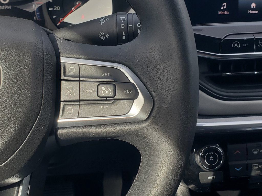 Used 2023 Jeep Compass Limited AWD/4WD image 11
