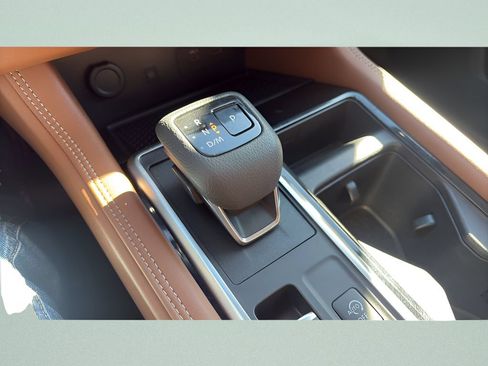 Used 2024 Nissan Pathfinder Platinum AWD/4WD image 17