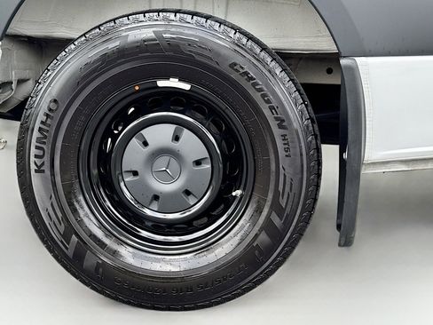 Used 2025 Mercedes-Benz Sprinter 2500 image 27