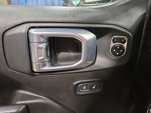 Used 2024 Jeep Gladiator Mojave w/ Convenience Group image 19