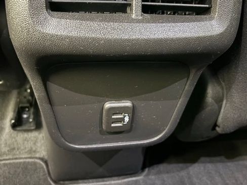 Used 2024 Chevrolet Equinox LT FWD image 11