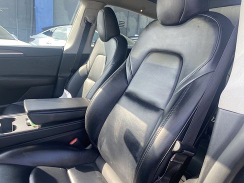 Used 2024 Tesla Model Y 2WD image 14