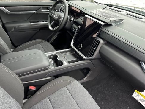 New 2025 GMC Acadia Elevation image 16