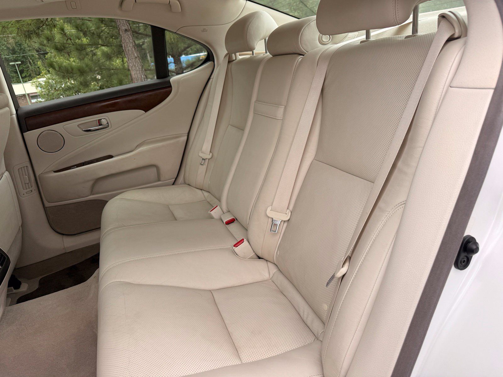 Used 2011 Lexus LS 460 w/ Comfort Pkg RWD image 41