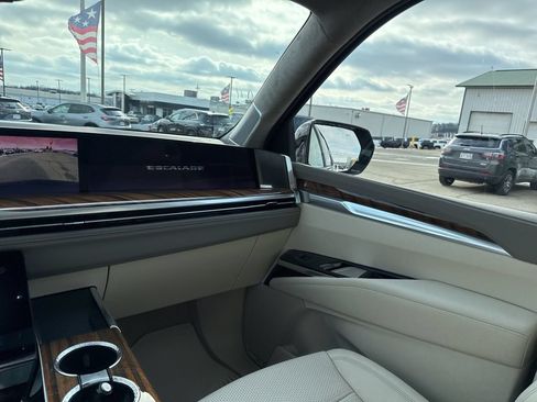 Used 2025 Cadillac Escalade Sport Platinum AWD/4WD image 40