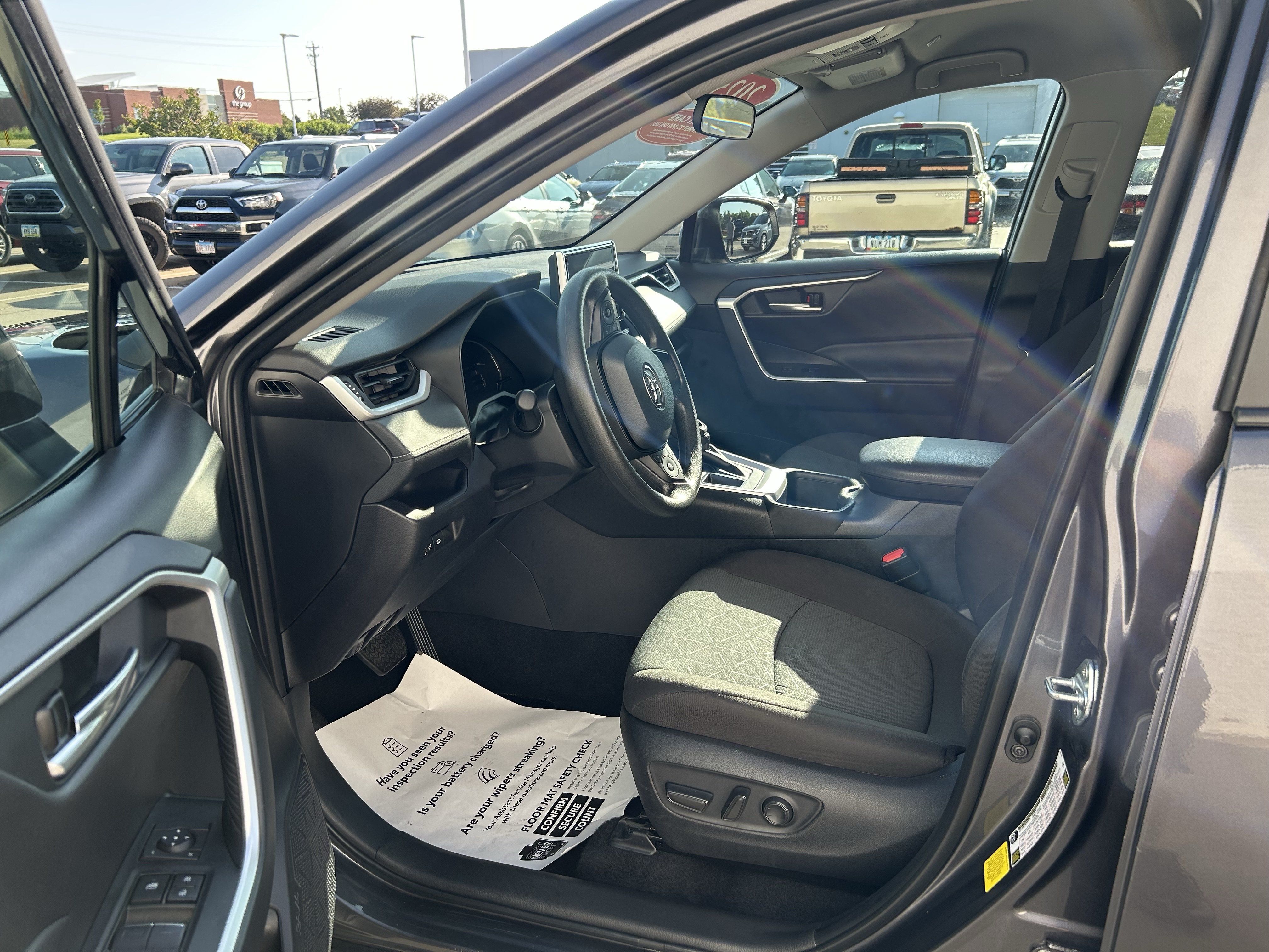Used 2025 Toyota RAV4 XLE FWD image 13