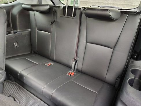 Used 2023 Toyota Highlander XLE AWD/4WD image 18