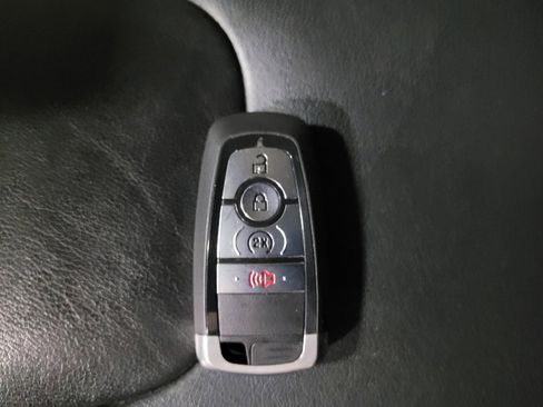 Used 2020 Ford Edge Titanium AWD/4WD image 32