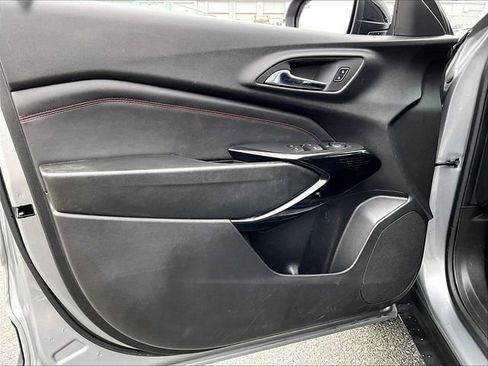 Used 2024 Chevrolet Trax RS w/ Sunroof Package image 9