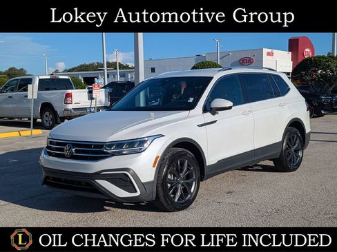 Certified 2023 Volkswagen Tiguan SE FWD image 1