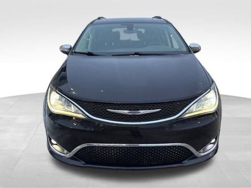 Used 2020 Chrysler Pacifica Limited image 2