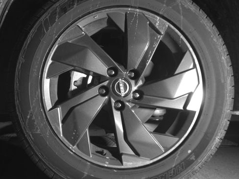 Used 2025 Nissan Rogue SV image 12