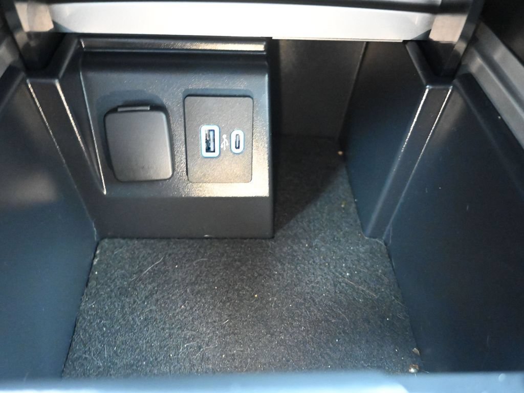 Used 2023 Ford Explorer Limited AWD/4WD image 21