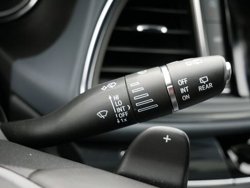 Used 2023 Buick Enclave Essence image 26