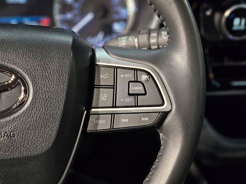 Used 2024 Toyota Highlander XLE image 29