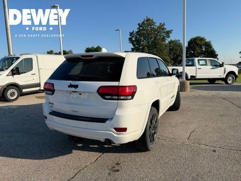 Used 2017 Jeep Grand Cherokee Altitude AWD/4WD image 13