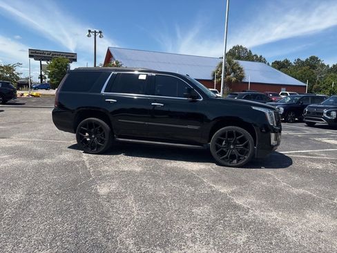 Used 2018 Cadillac Escalade Luxury AWD/4WD image 3