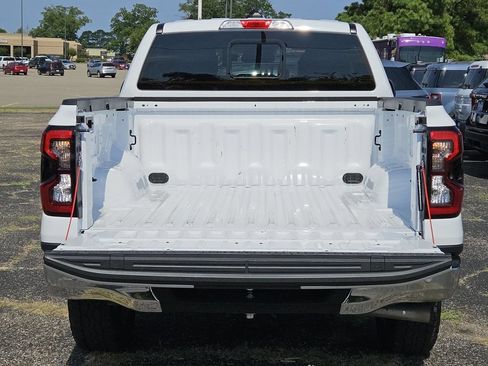Used 2025 Ford Ranger XLT w/ Chrome Accent Package RWD image 13