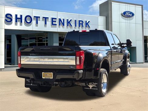 Certified 2022 Ford F450 Platinum w/ FX4 Off-Road Package image 8