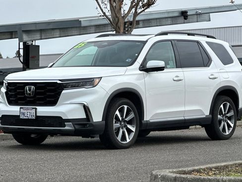 Used 2025 Honda Pilot Elite image 8