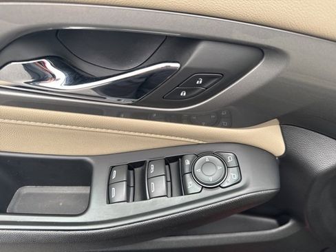 Used 2023 Chevrolet Traverse LT w/ LT Premium Package image 16