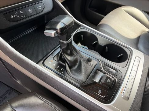 Used 2025 Kia Carnival FWD image 33