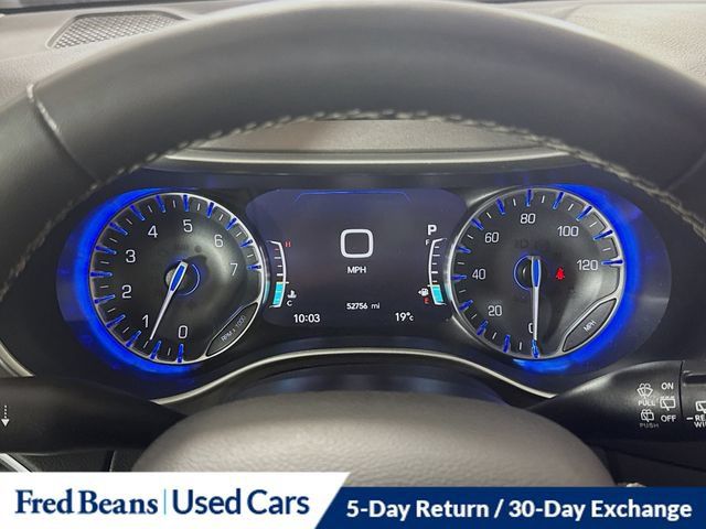 Used 2023 Chrysler Pacifica Touring-L FWD image 16