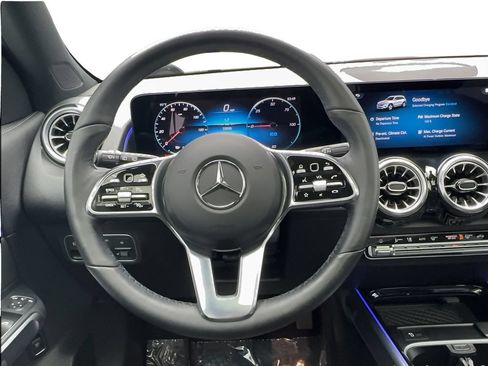 Used 2023 Mercedes-Benz EQB 300 4MATIC image 35