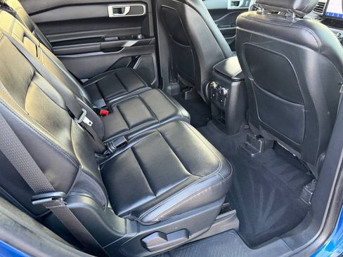Used 2020 Ford Explorer XLT w/ Equipment Group 202A AWD/4WD image 34