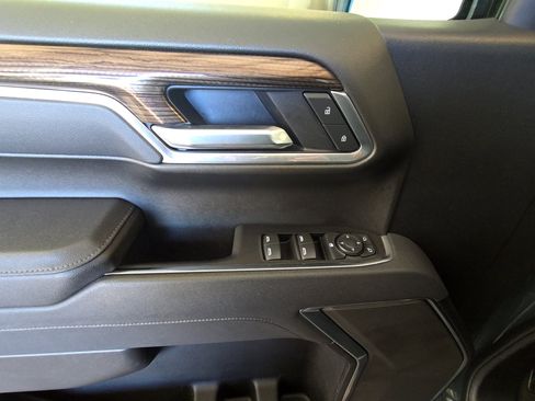 Used 2025 Chevrolet Silverado 1500 LT AWD/4WD image 10