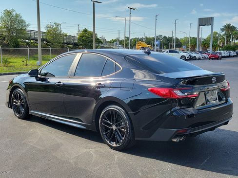 Used 2025 Toyota Camry SE w/ Convenience Package FWD image 4