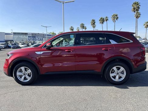 Used 2023 Kia Sorento LX image 3