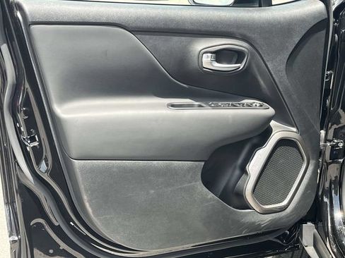 Used 2022 Jeep Renegade Latitude w/ Convenience Group AWD/4WD image 14