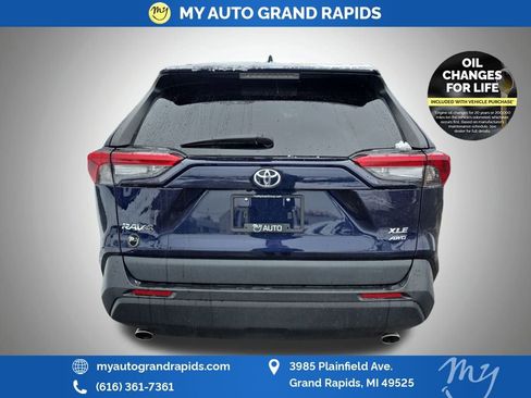 Used 2021 Toyota RAV4 XLE image 6