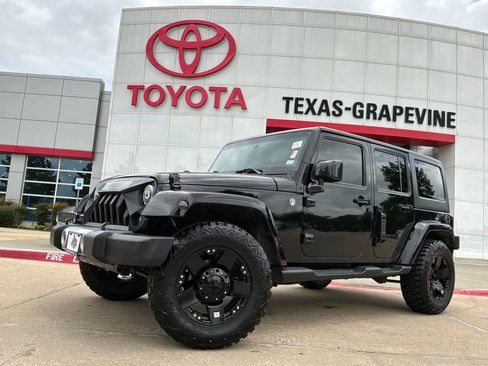 Used 2013 Jeep Wrangler Unlimited Sahara AWD/4WD image 2