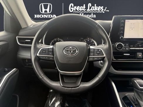 Used 2022 Toyota Highlander XLE image 10