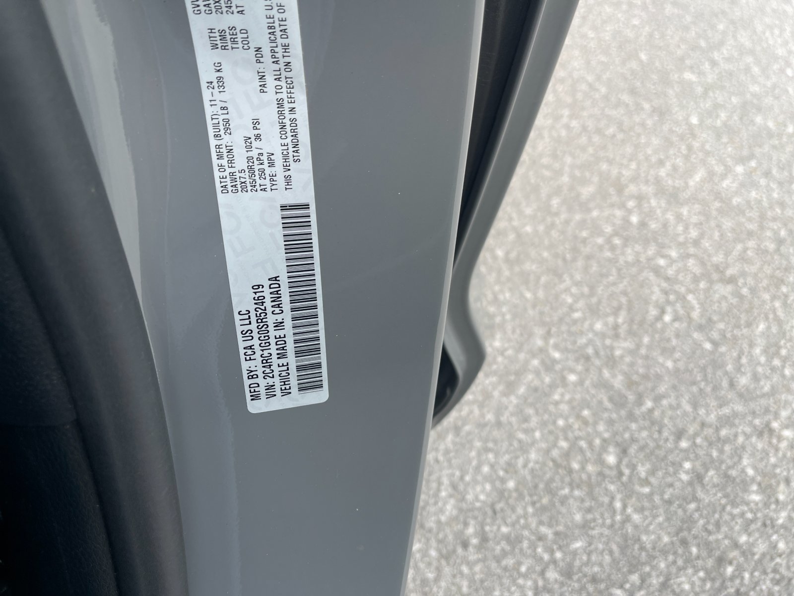 Used 2025 Chrysler Pacifica Limited FWD image 34