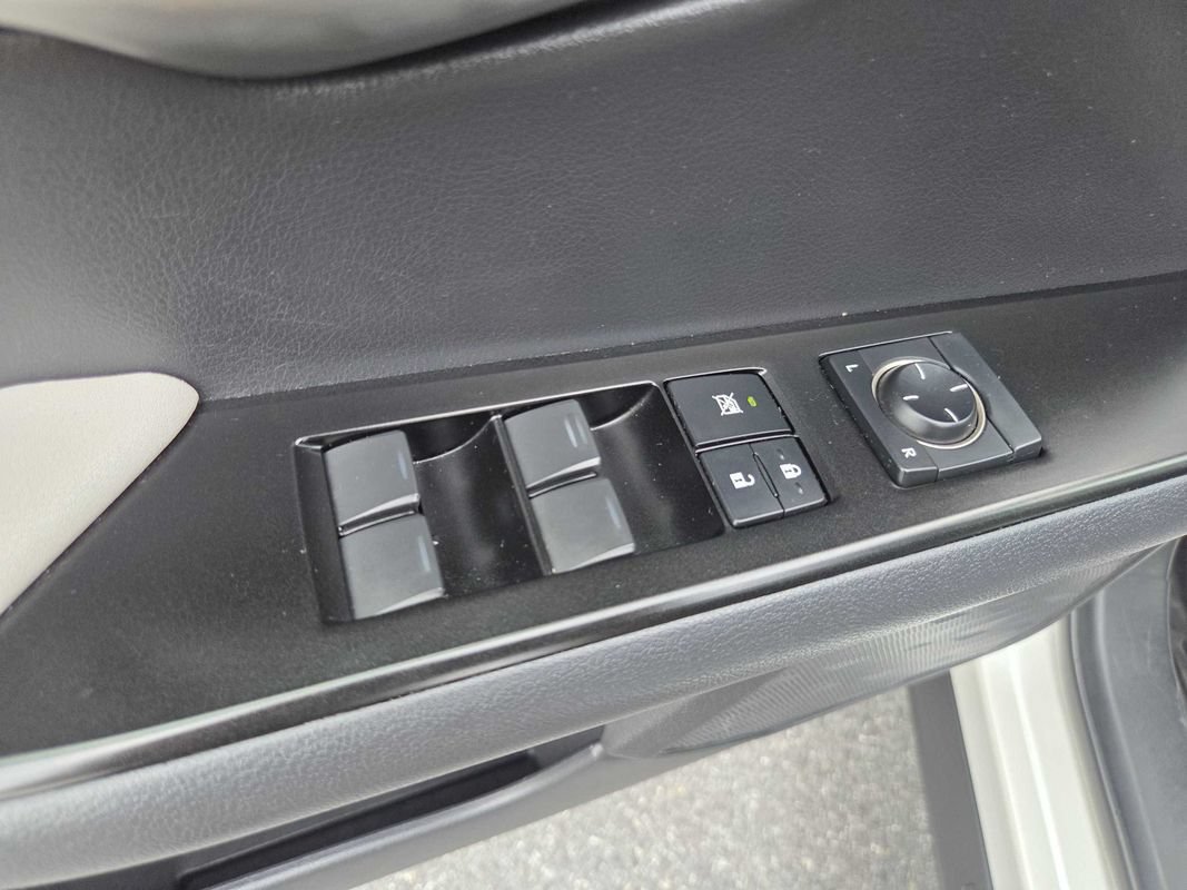 Used 2019 Lexus UX 250h w/ Premium Package AWD/4WD image 15
