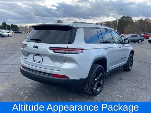 Used 2023 Jeep Grand Cherokee L Laredo image 3