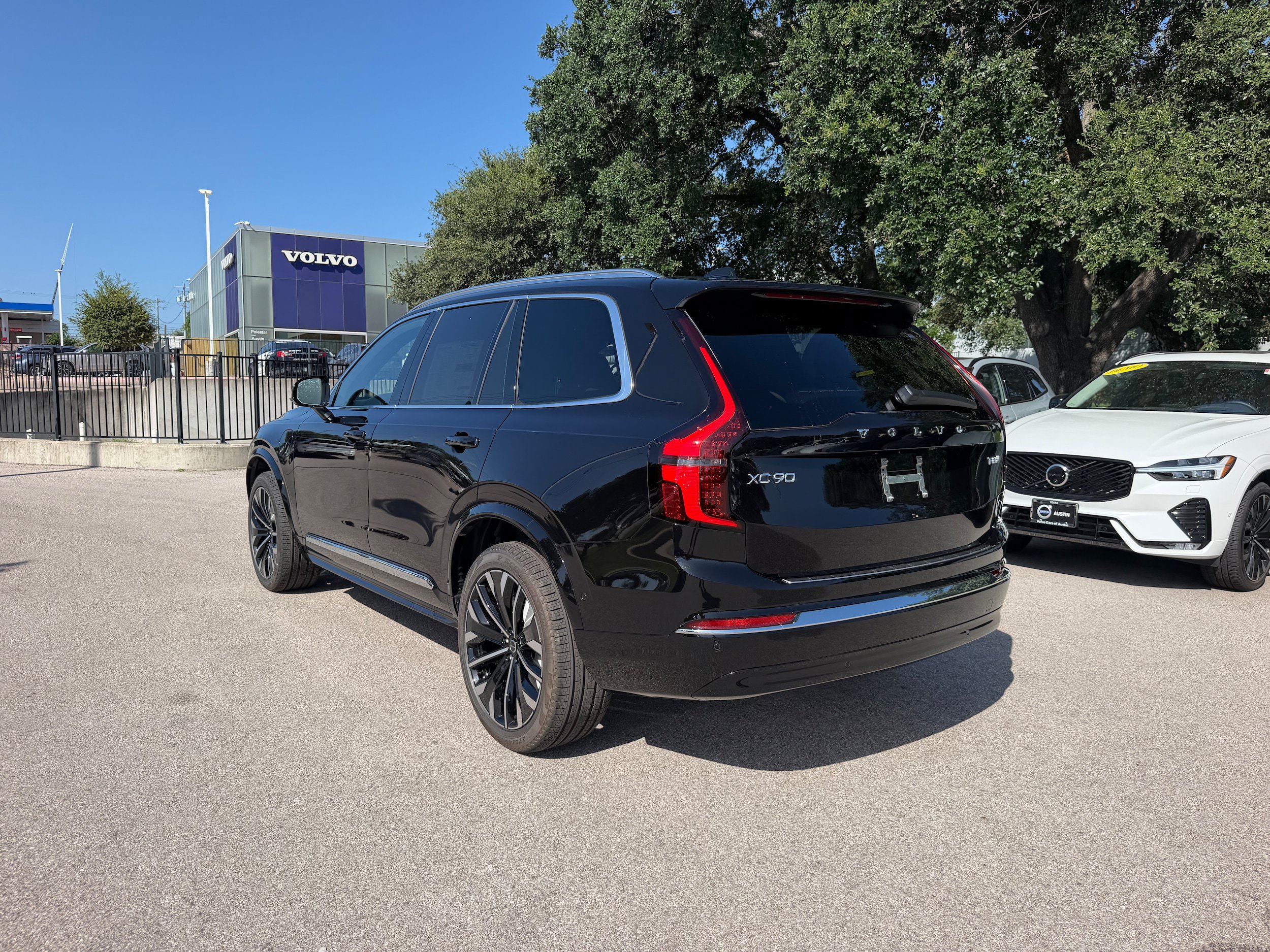 New 2026 Volvo XC90 T8 Plus w/ Protection Package AWD/4WD image 4