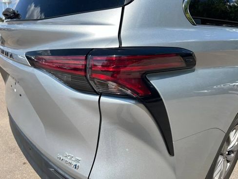 Used 2021 Toyota Sienna XLE FWD image 12