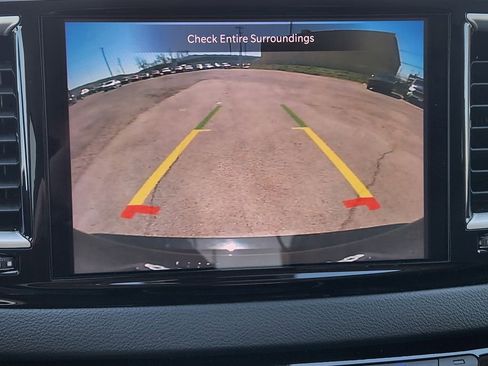 Used 2023 Chrysler Pacifica Touring-L image 19