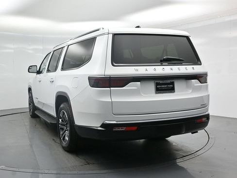 Used 2024 Jeep Wagoneer L Series II image 29