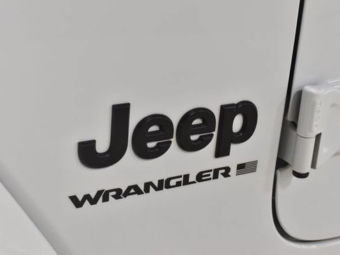 Used 2025 Jeep Wrangler Unlimited Sahara AWD/4WD image 27