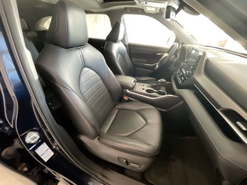 Used 2020 Toyota Highlander XLE image 26