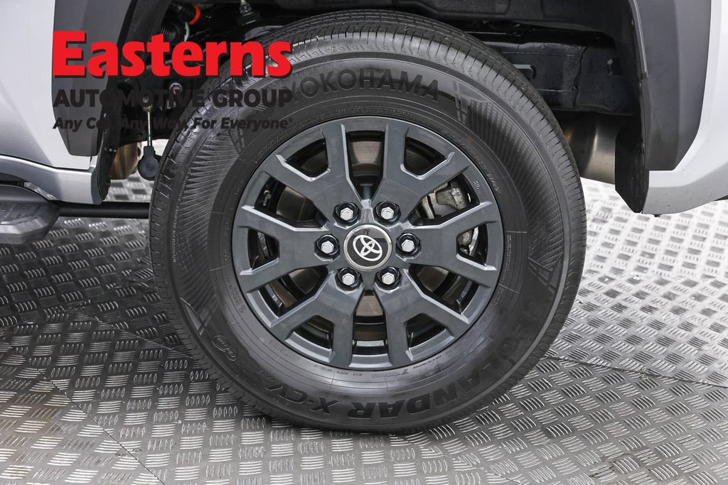 Used 2025 Toyota 4Runner SR5 AWD/4WD image 33