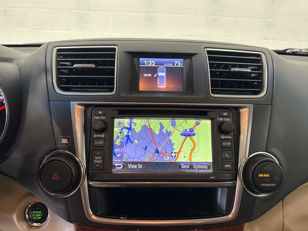Used 2013 Toyota Highlander Limited AWD/4WD image 40